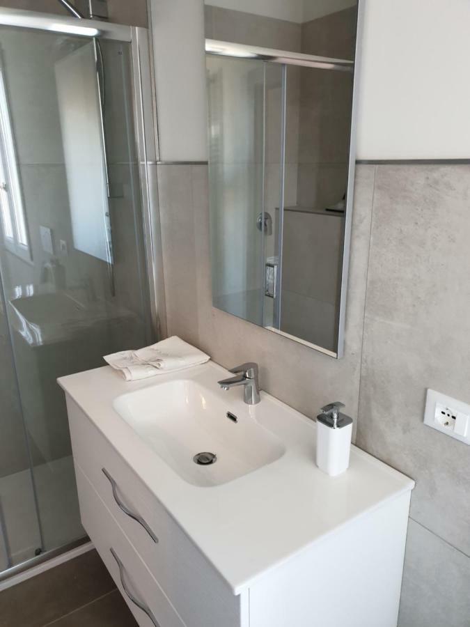 Sun Lake Apartments Desenzano del Garda Luaran gambar